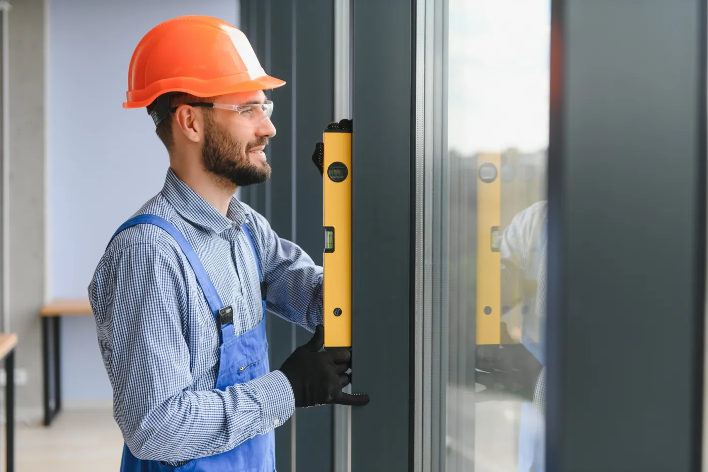 Contrôle de l'alignement d'une porte avant réglage de la serrure