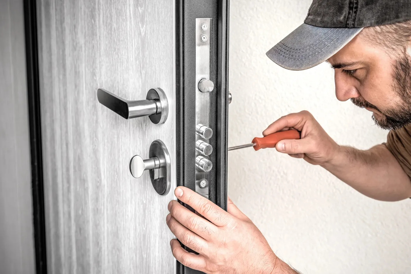Montage d'une serrure multipoints sur porte renforcée